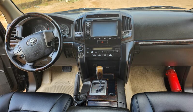 
								Naija Used 2011 Toyota Land Cruiser full									