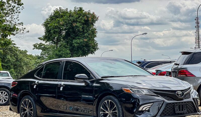 
								Naija Used 2018 Toyota Camry full									