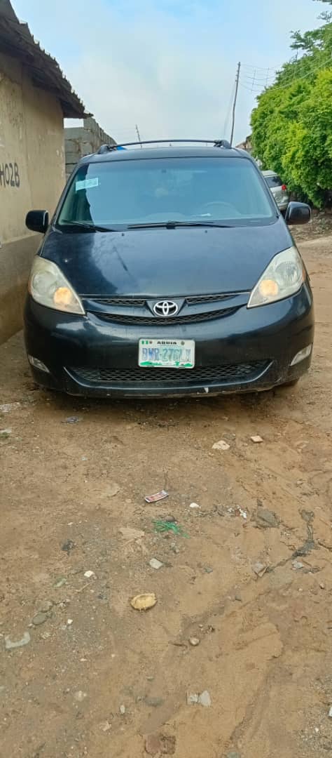 Naija Used 2010 Toyota Sienna