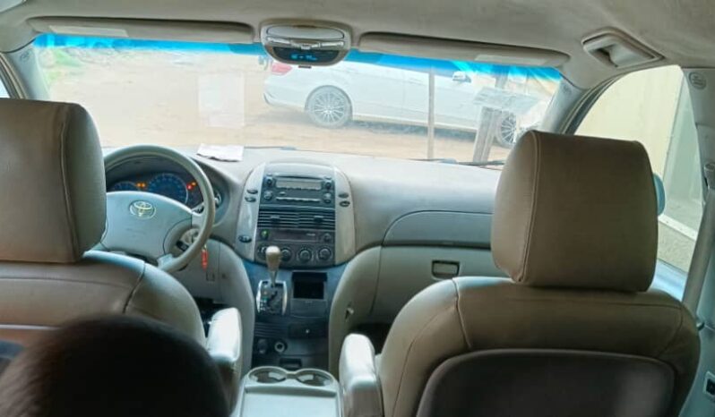 
								Naija Used 2010 Toyota Sienna full									